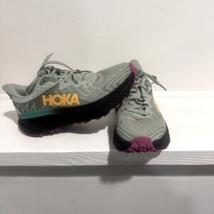 Women’s Hoka Challenger ATR 7 Running Shoe 
Vera/Black
Size 6.0